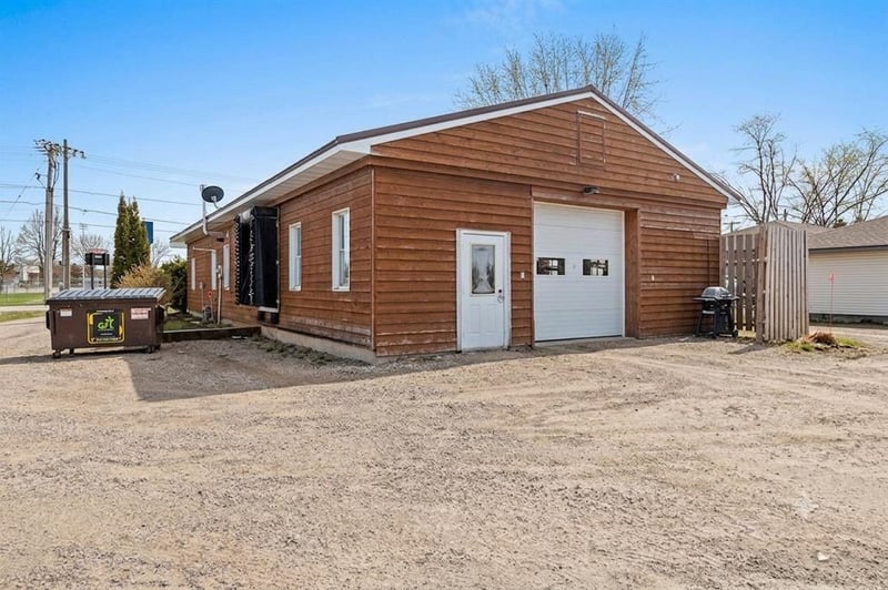 537 Caldwell Ave, Oconto Falls, WI 54141