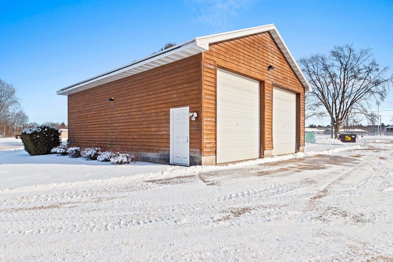 537 Caldwell Ave, Oconto Falls, WI 54141