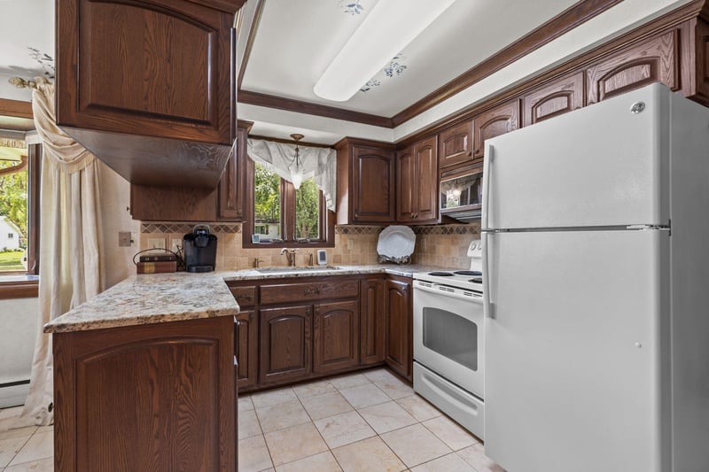 630 Capitol Dr, Appleton, WI 54911