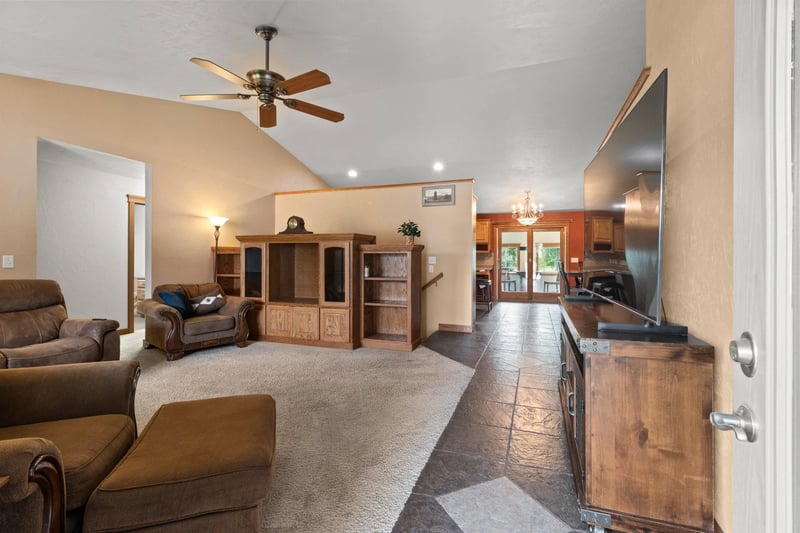 1901 Sherry Ln, Kaukauna, WI 54130