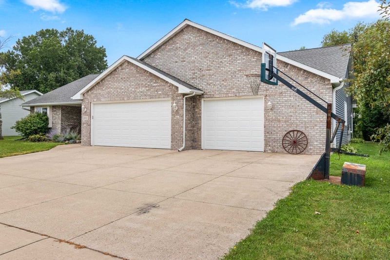 1901 Sherry Ln, Kaukauna, WI 54130