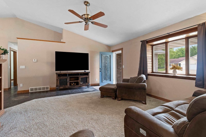 1901 Sherry Ln, Kaukauna, WI 54130