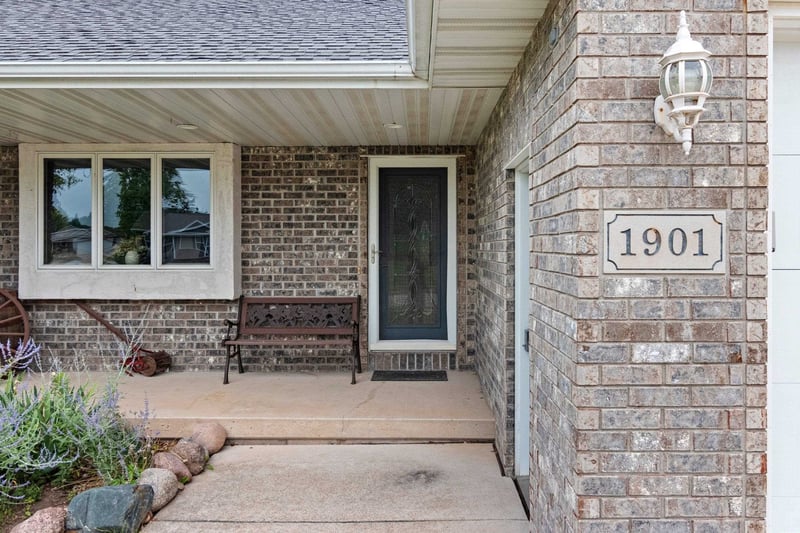 1901 Sherry Ln, Kaukauna, WI 54130