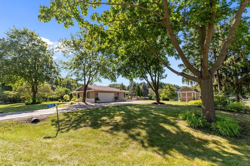 5771 St Ives Rd, Oshkosh, WI 54904-9730