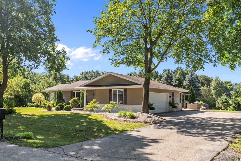 5771 St Ives Rd, Oshkosh, WI 54904-9730
