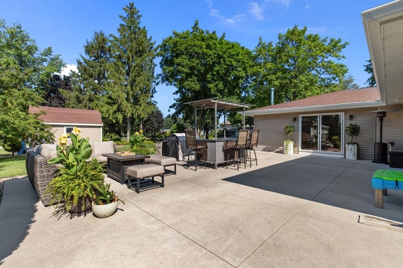 5771 St Ives Rd, Oshkosh, WI 54904-9730