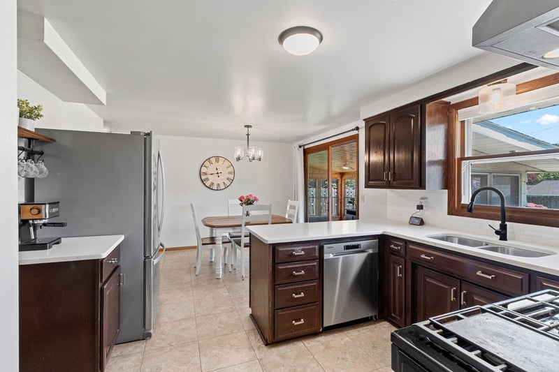 1109 Cameron St, Green Bay, WI 54304