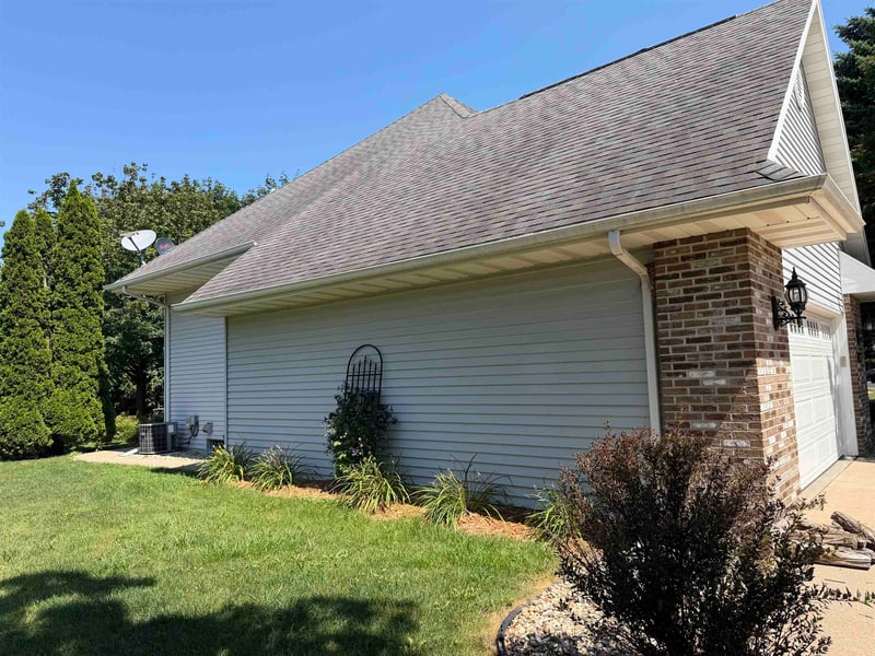 2884 Westmoor Rd, Oshkosh, WI 54904-0000