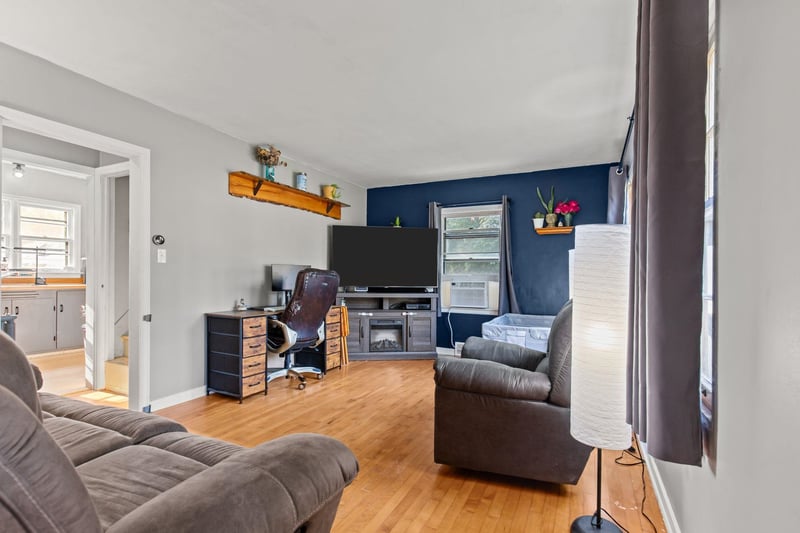 1526 Rugby St, Oshkosh, WI 54901