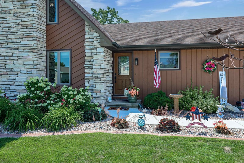424 Van De Loo St, Kaukauna, WI 54130-8960