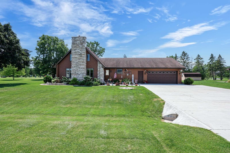 424 Van De Loo St, Kaukauna, WI 54130-8960
