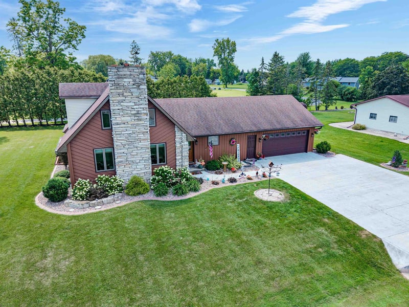 424 Van De Loo St, Kaukauna, WI 54130-8960