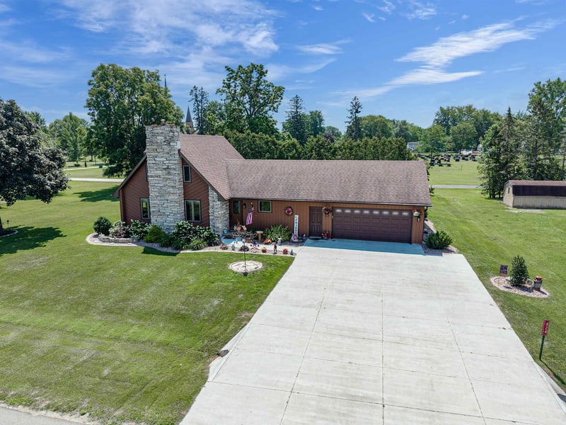 424 Van De Loo St, Kaukauna, WI 54130-8960