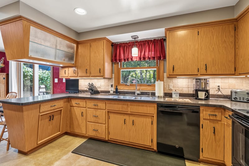 W6462 Lakeview Ct, Menasha, WI 54952-9706
