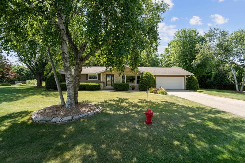W6462 Lakeview Ct, Menasha, WI 54952-9706