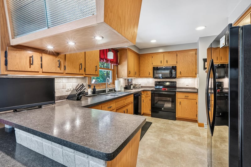 W6462 Lakeview Ct, Menasha, WI 54952-9706