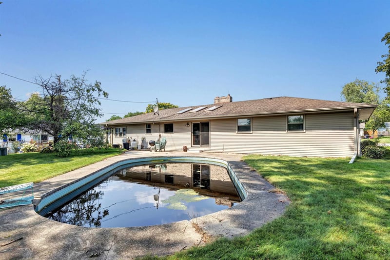 1131 St Agnes Dr, Green Bay, WI 54304