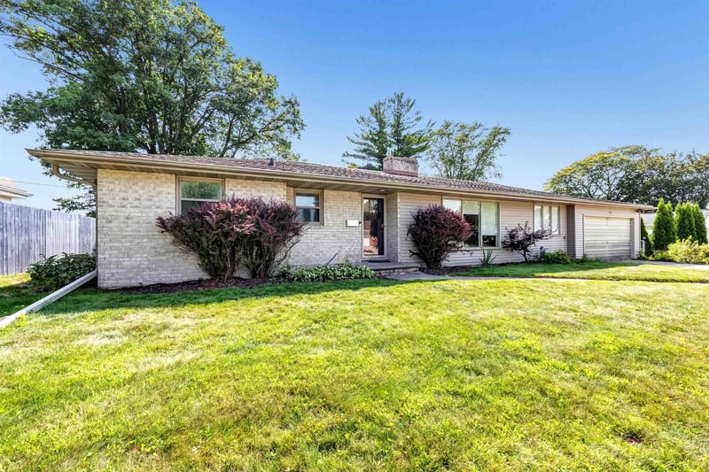 1131 St Agnes Dr, Green Bay, WI 54304