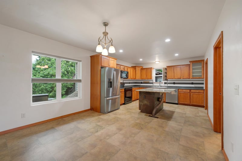 2620 Bellevue St, Green Bay, WI 54311