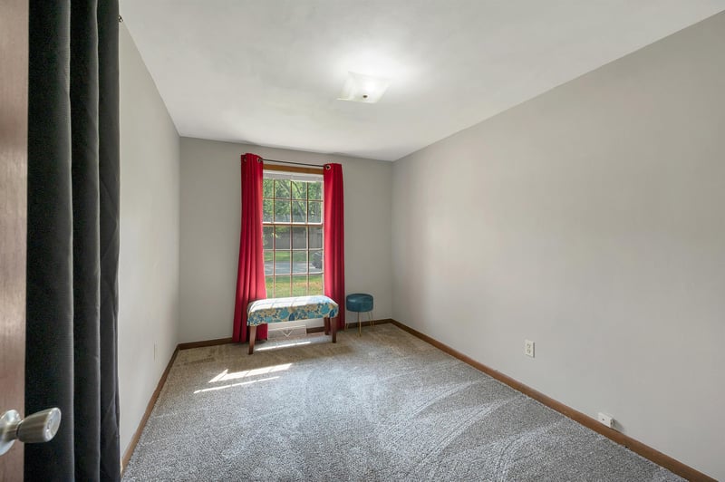 2343 Deer Trl, Green Bay, WI 54302-4441