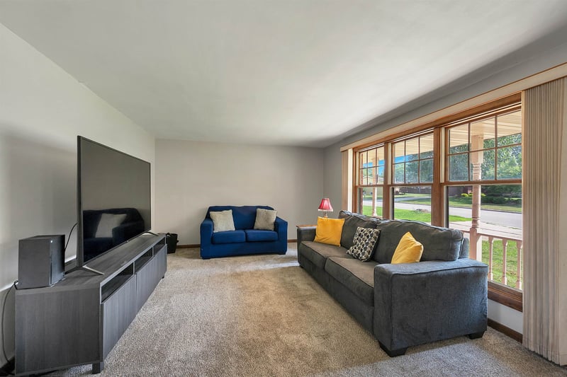2343 Deer Trl, Green Bay, WI 54302-4441