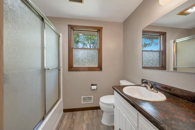2343 Deer Trl, Green Bay, WI 54302-4441