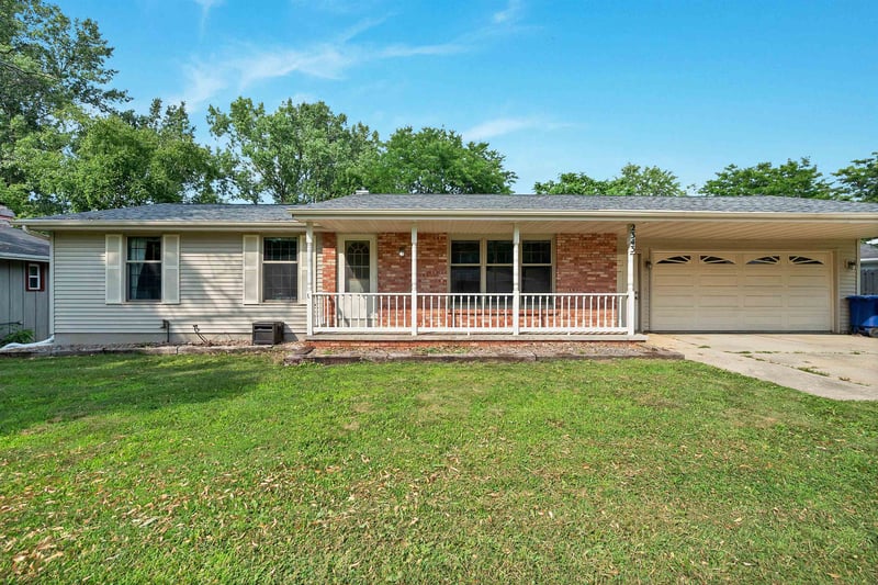 2343 Deer Trl, Green Bay, WI 54302-4441