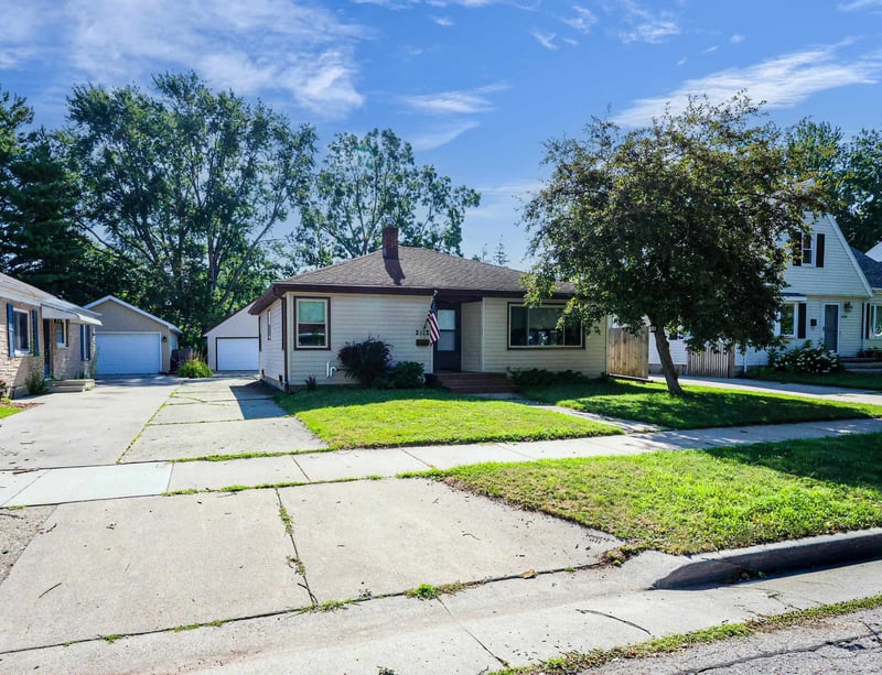 2112 Superior St, Appleton, WI 54911