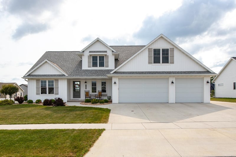 N9270 Laura St, Appleton, WI 54915-2898