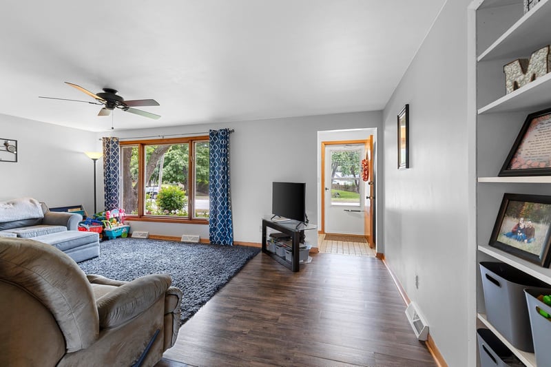 742 Westwood Dr, De Pere, WI 54115