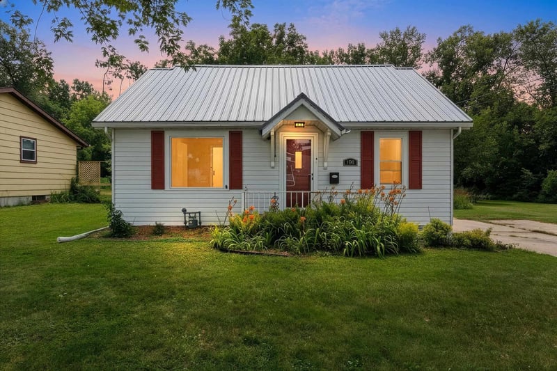 1754 Oakdale Ave, Green Bay, WI 54302-3206