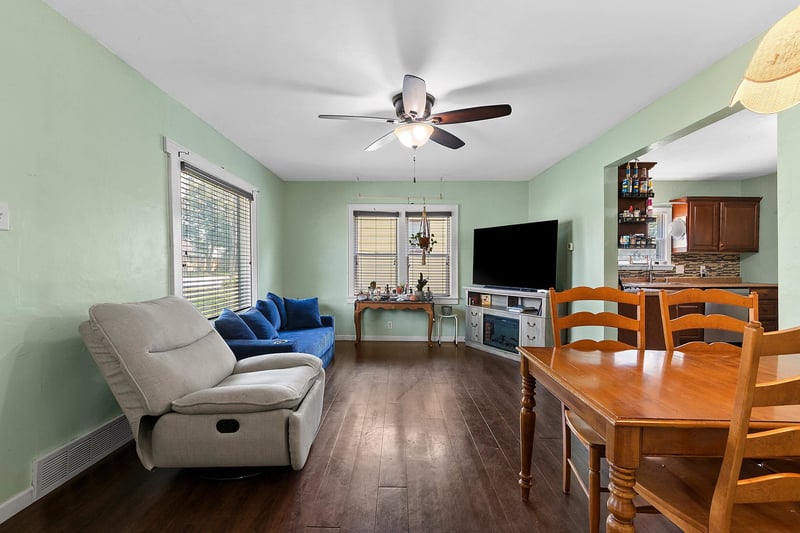 1754 Oakdale Ave, Green Bay, WI 54302-3206
