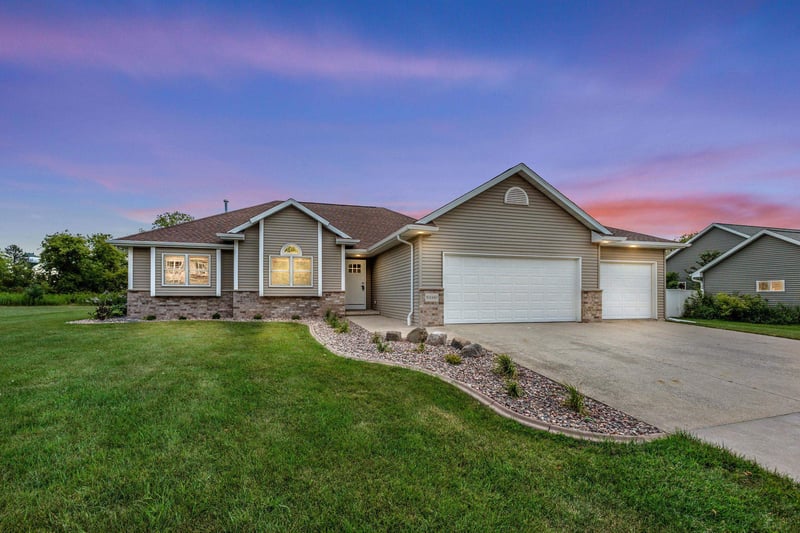 N2460 Benjamin Dr, Greenville, WI 54942
