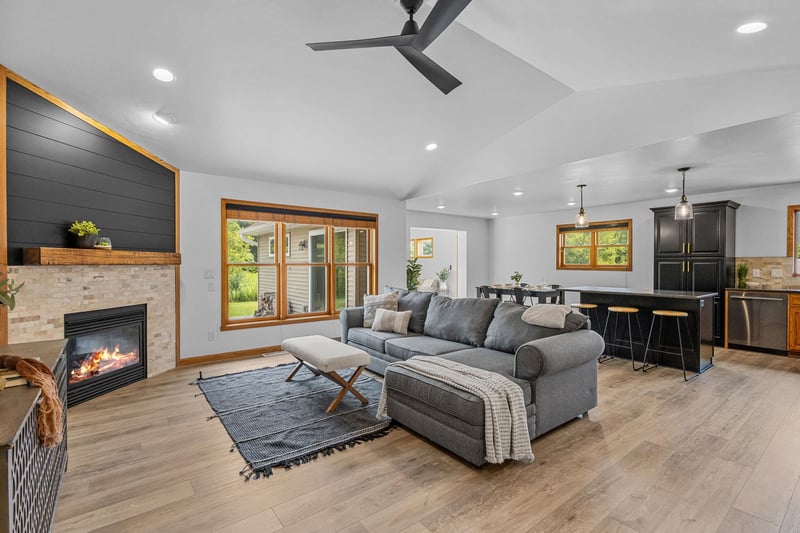 N2460 Benjamin Dr, Greenville, WI 54942