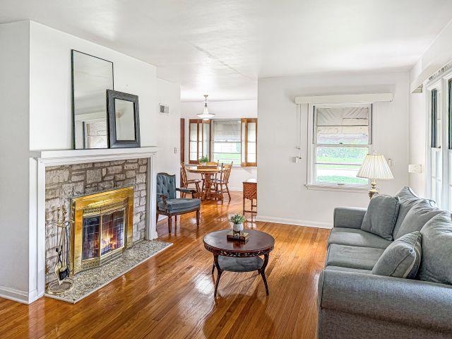1006 Evans St, Oshkosh, WI 54901