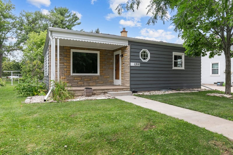 1316 Rogers Ave, Appleton, WI 54914