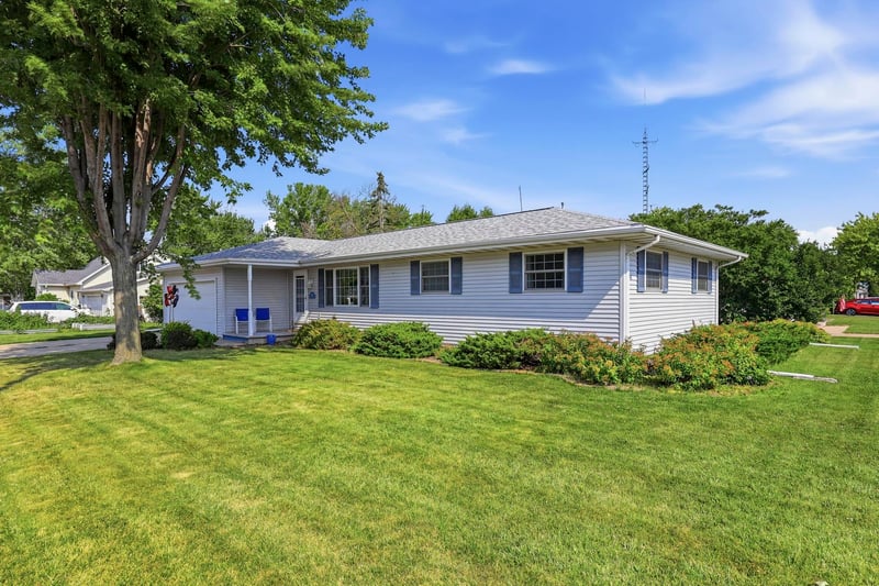 225 Bell St, Neenah, WI 54956-4805
