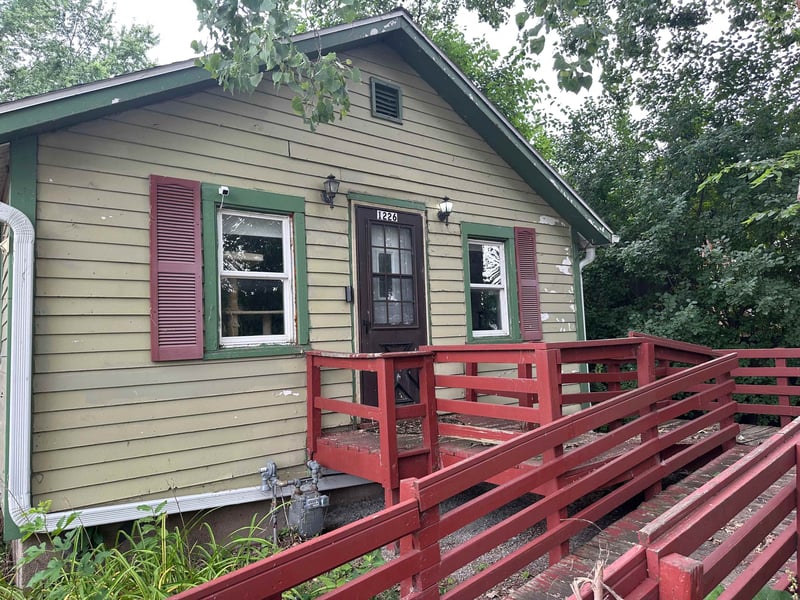 1226 Perrot St, Green Bay, WI 54302-1626