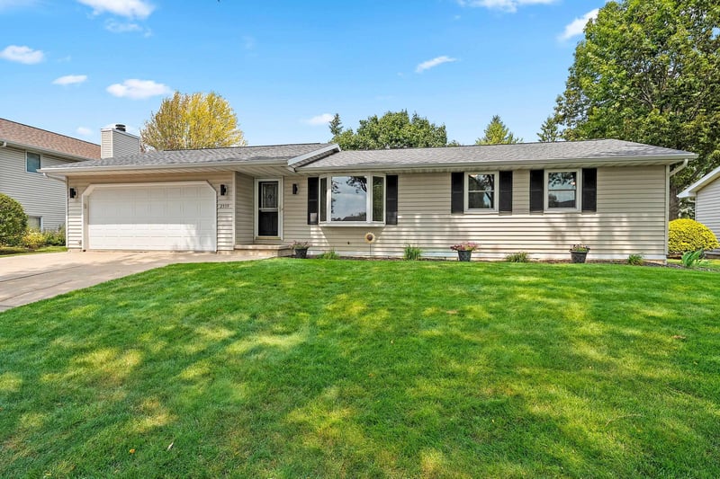 2559 Wildflower Row, Green Bay, WI 54311-5253
