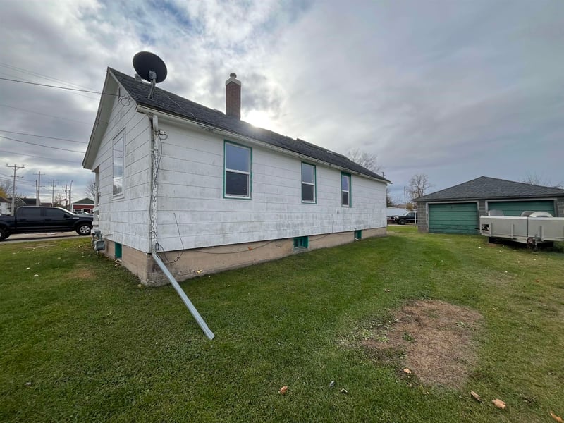 109 N Richmond St, Gillett, WI 54124