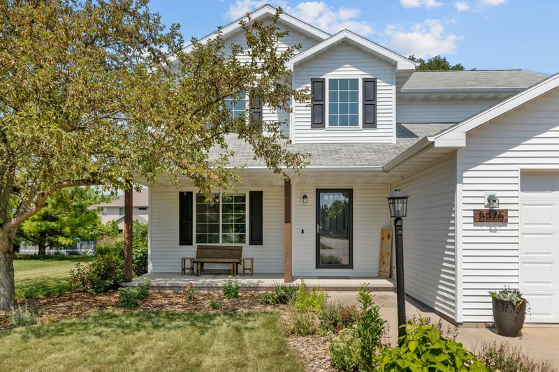W5876 Blue Bonnet Dr, Appleton, WI 54915