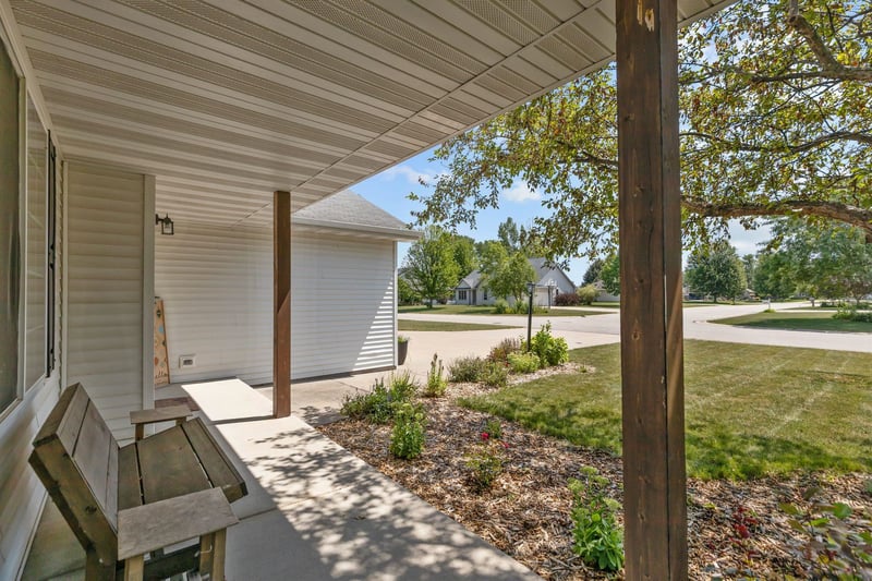 W5876 Blue Bonnet Dr, Appleton, WI 54915