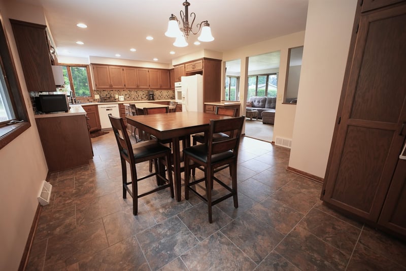 208 Highland Dr, Oconto Falls, WI 54154-1013