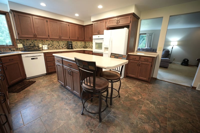 208 Highland Dr, Oconto Falls, WI 54154-1013