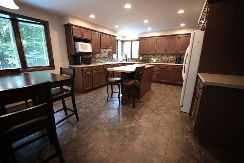 208 Highland Dr, Oconto Falls, WI 54154-1013