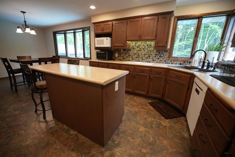 208 Highland Dr, Oconto Falls, WI 54154-1013