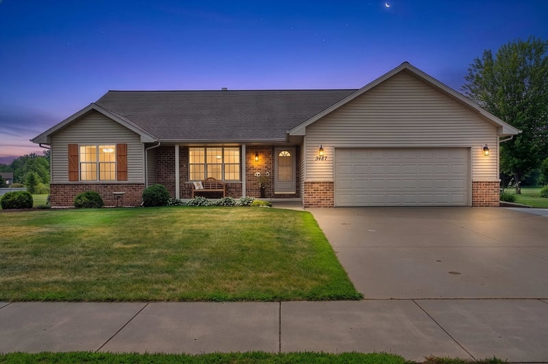 3487 Chatsworth Dr, Green Bay, WI 54313-7493