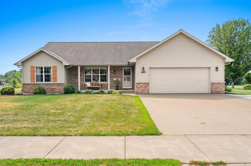 3487 Chatsworth Dr, Green Bay, WI 54313-7493