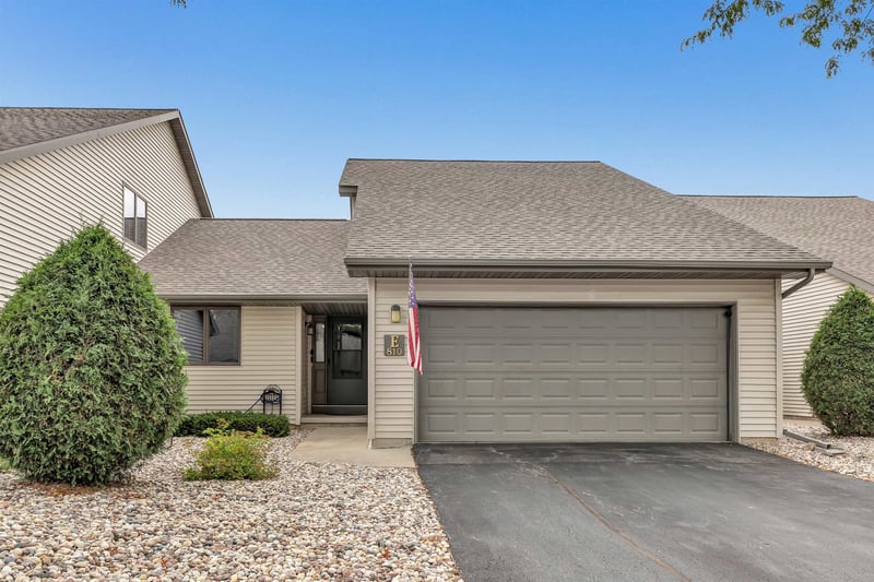 810 East River Dr #E, De Pere, WI 54115-4157