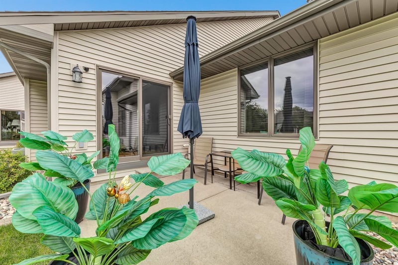 810 East River Dr #E, De Pere, WI 54115-4157